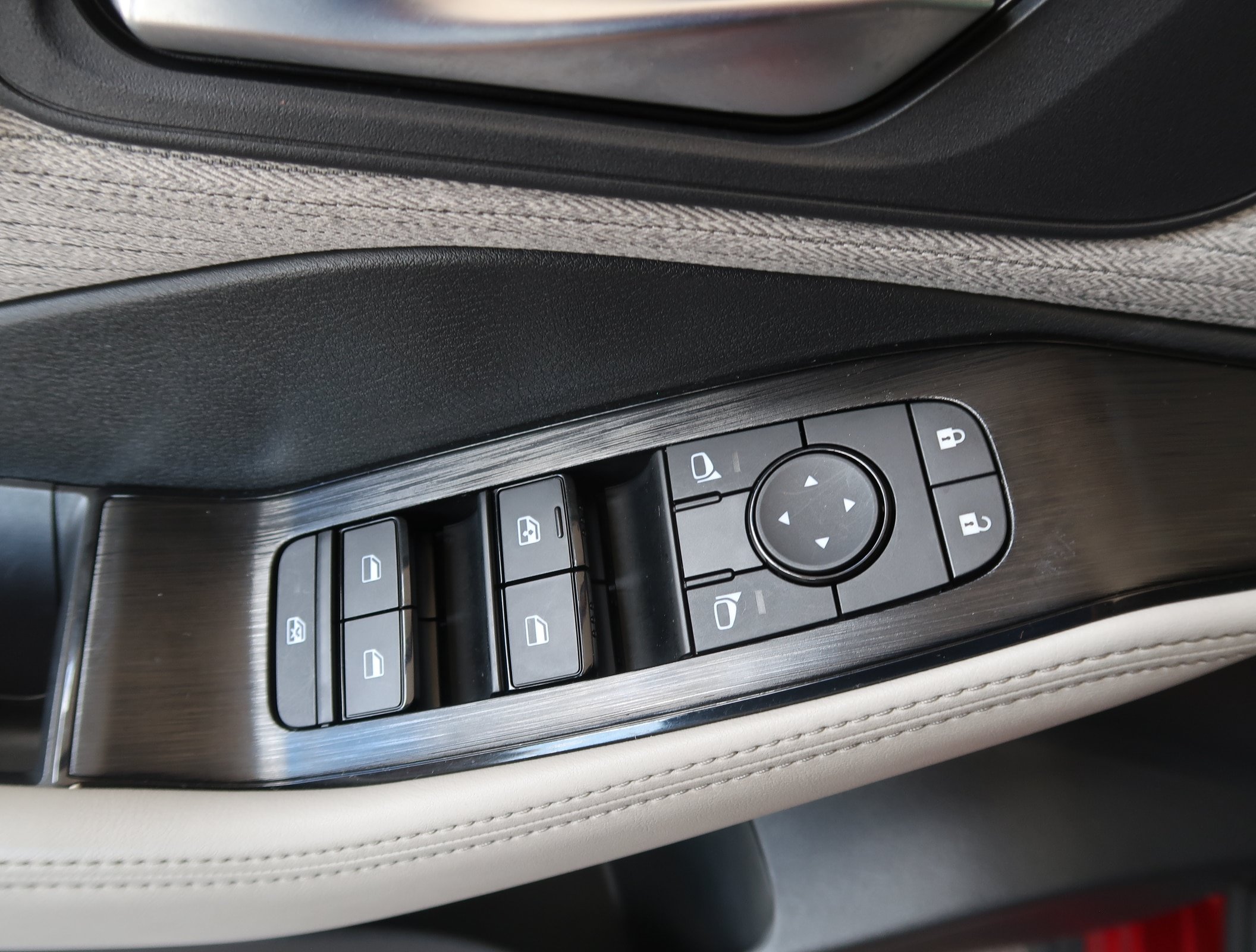 Used 2022 Nissan Rogue SV AWD/4WD image 22