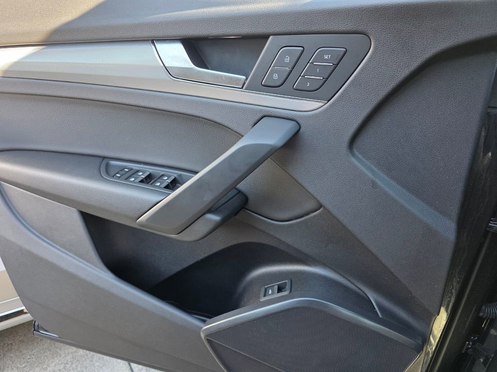 Used 2020 Audi Q5 2.0T Premium w/ Titanium Sport Package image 26