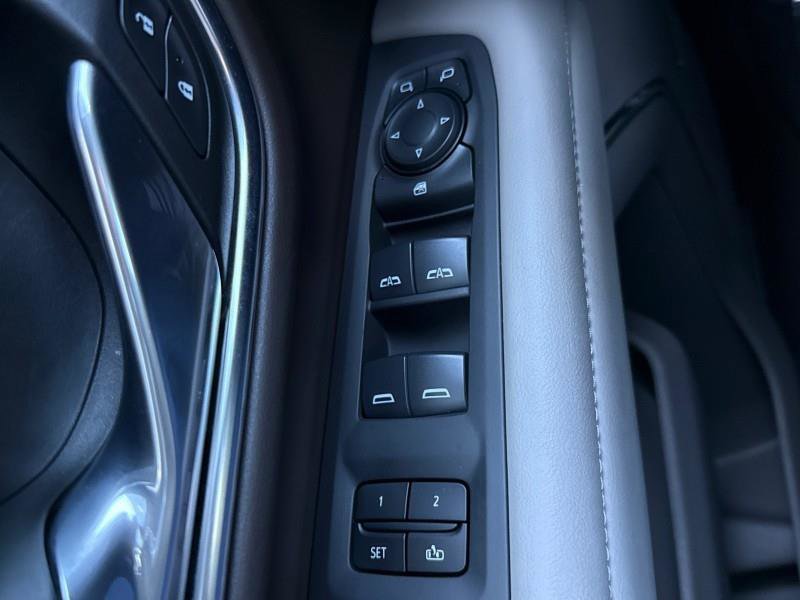 Used 2024 Chevrolet Suburban LT image 31