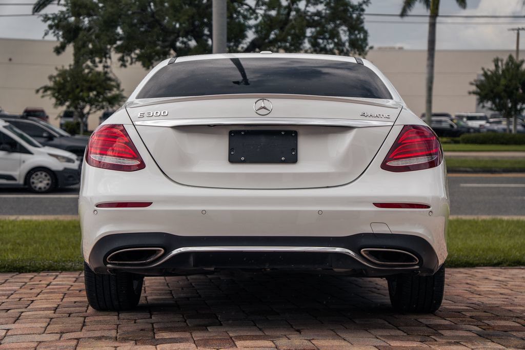 Used 2017 Mercedes-Benz E 300 4MATIC image 4