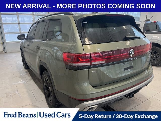 Used 2025 Volkswagen Atlas Peak Edition SE image 3