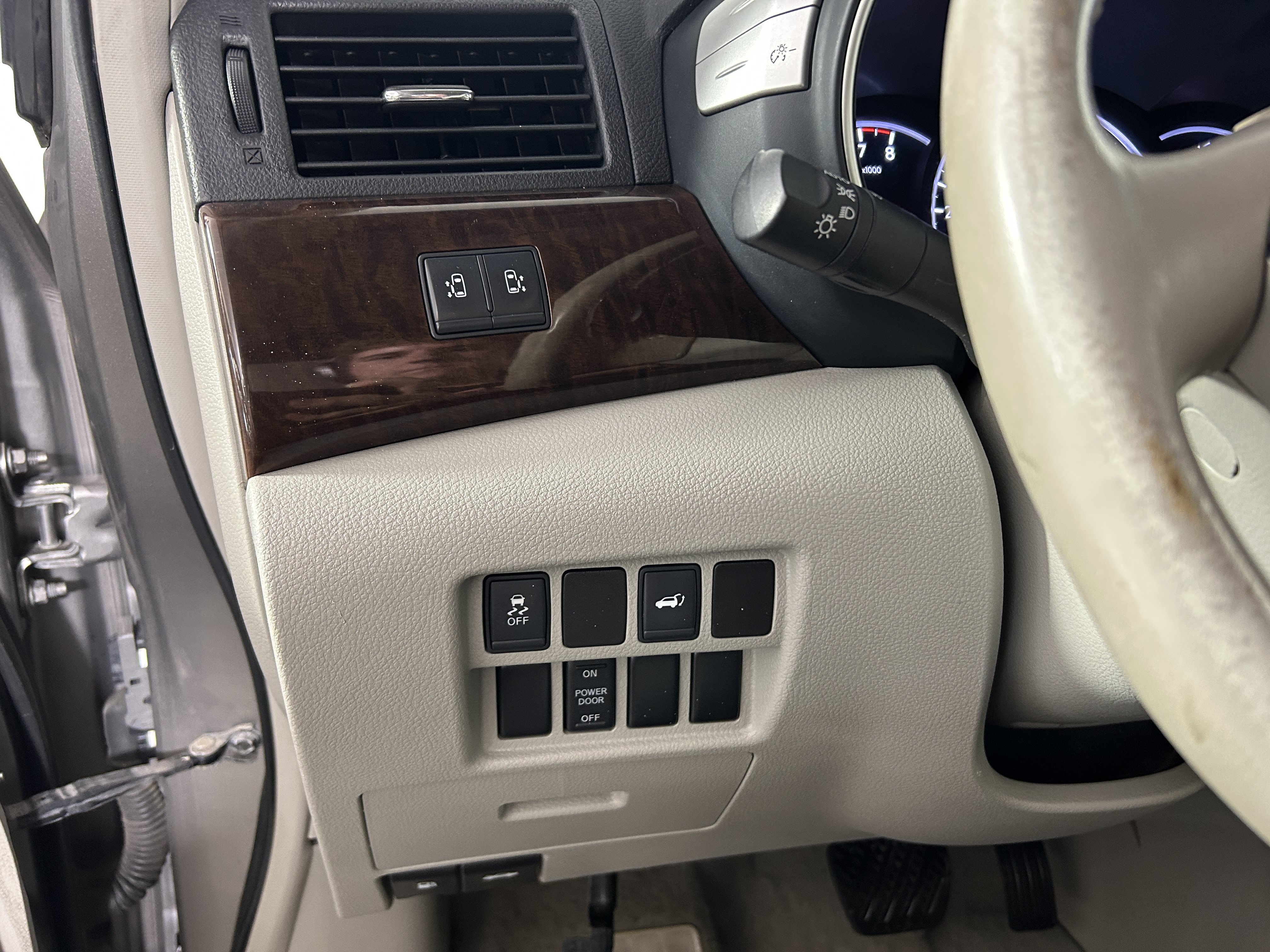Used 2012 Nissan Quest SL FWD image 17