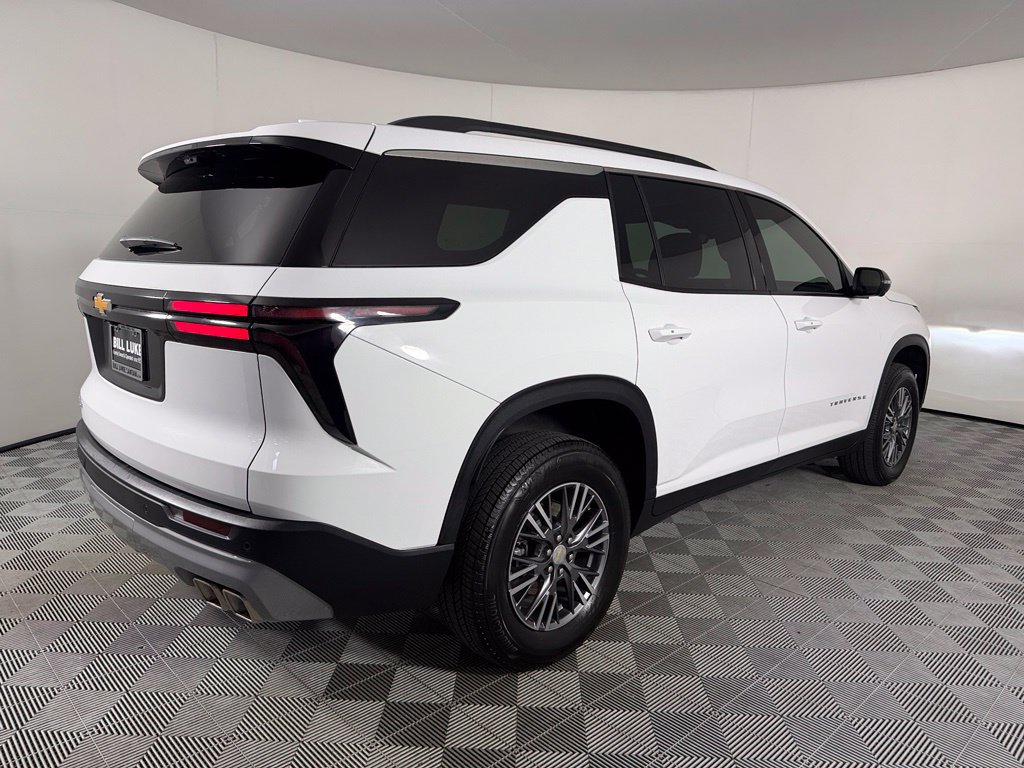 Used 2026 Chevrolet Traverse LT w/ Driver Confidence Package FWD image 8