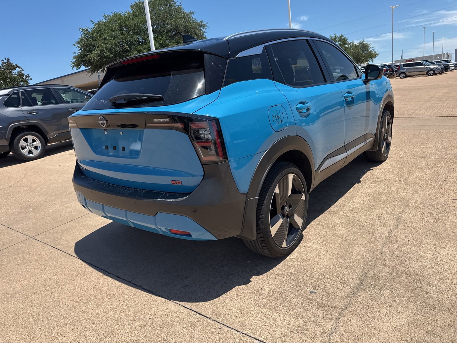 Used 2025 Nissan Kicks SR w/ SR Premium Package FWD image 7