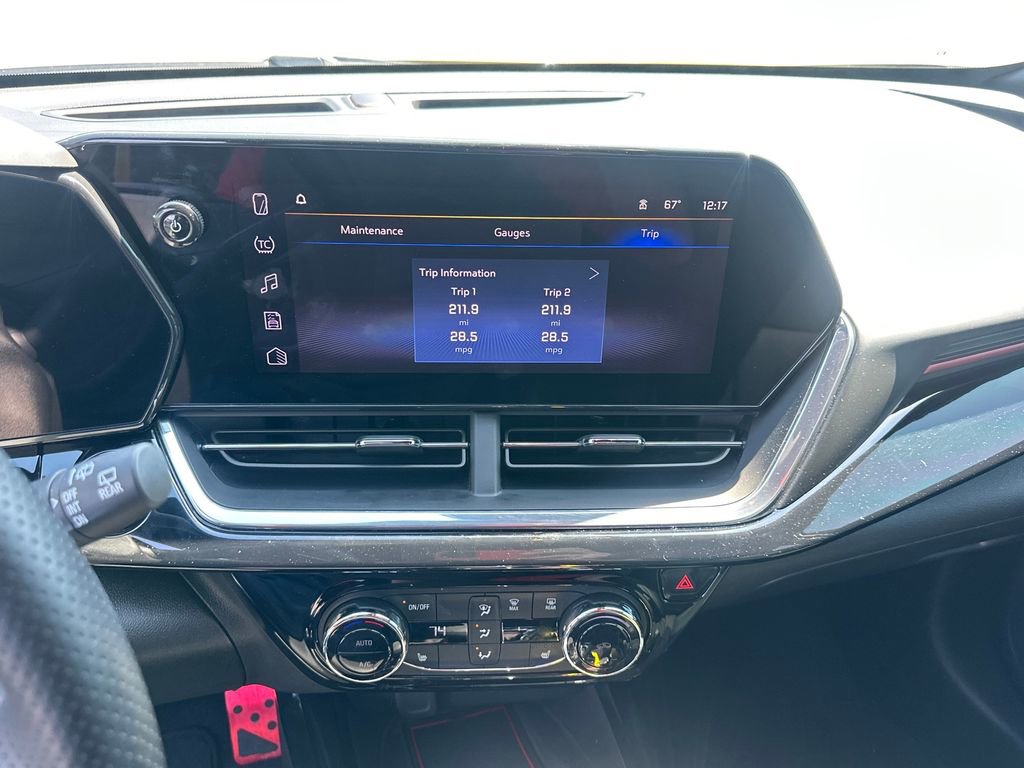 Used 2024 Chevrolet Trax RS w/ Sunroof Package image 21