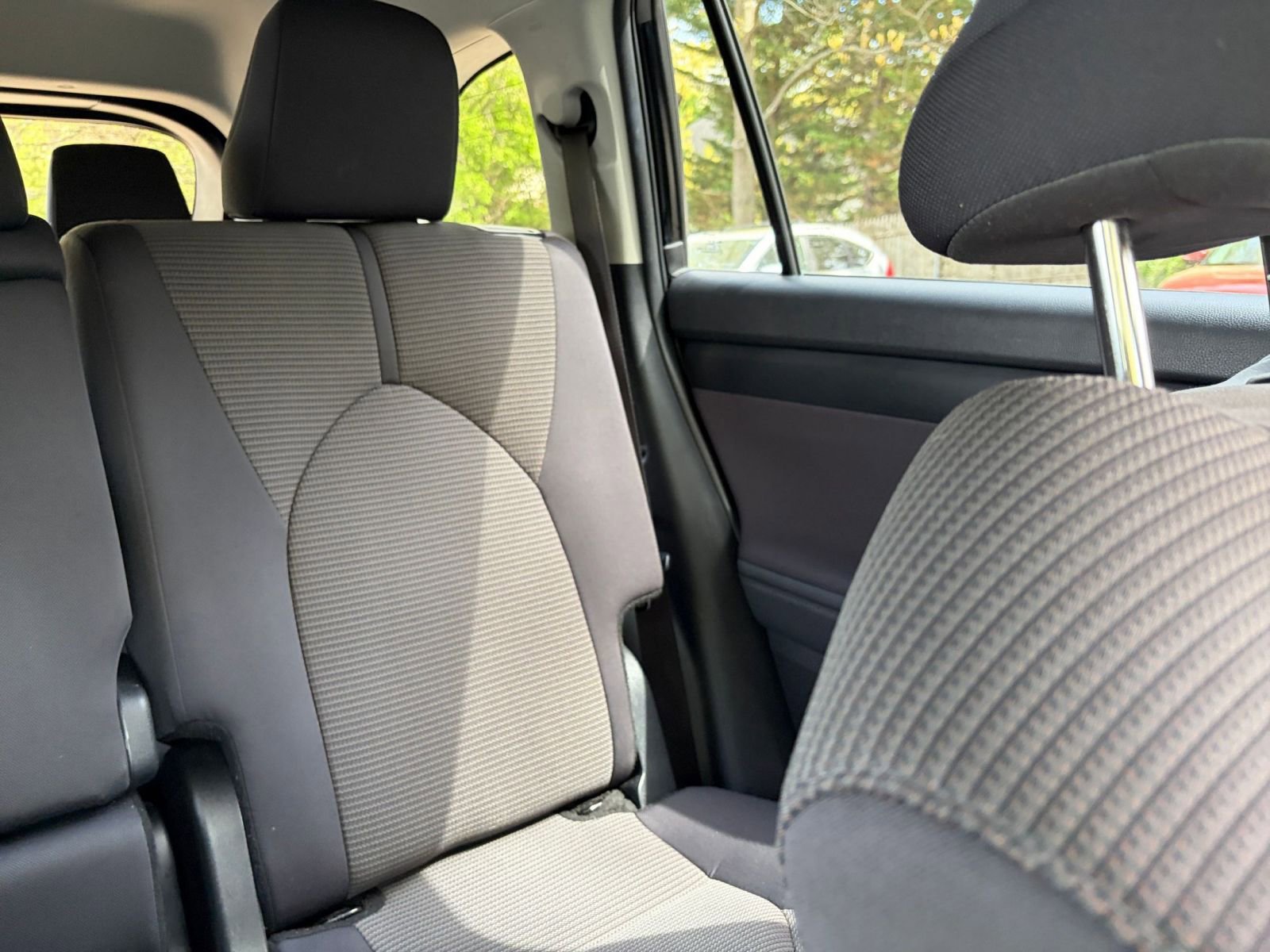 Used 2025 Toyota Highlander LE FWD image 39