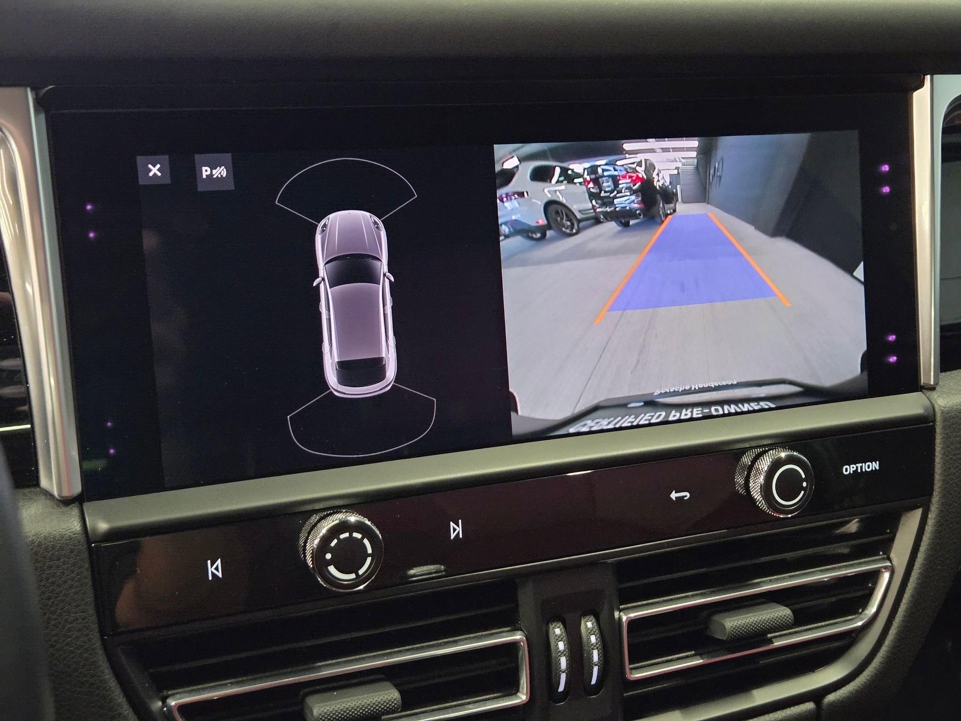 Certified 2022 Porsche Macan AWD/4WD image 24