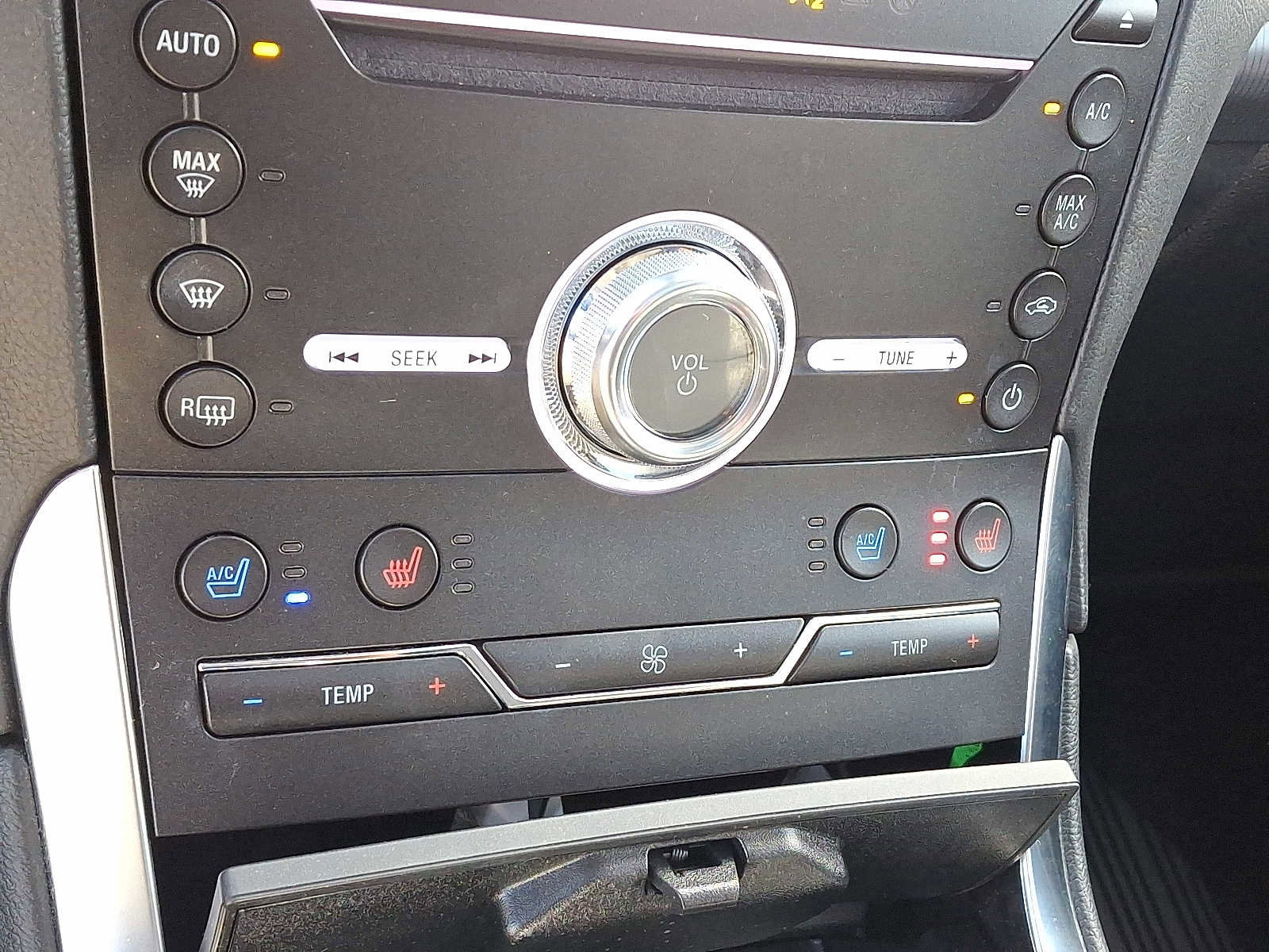 Used 2019 Ford Edge Titanium w/ Equipment Group 301A image 17