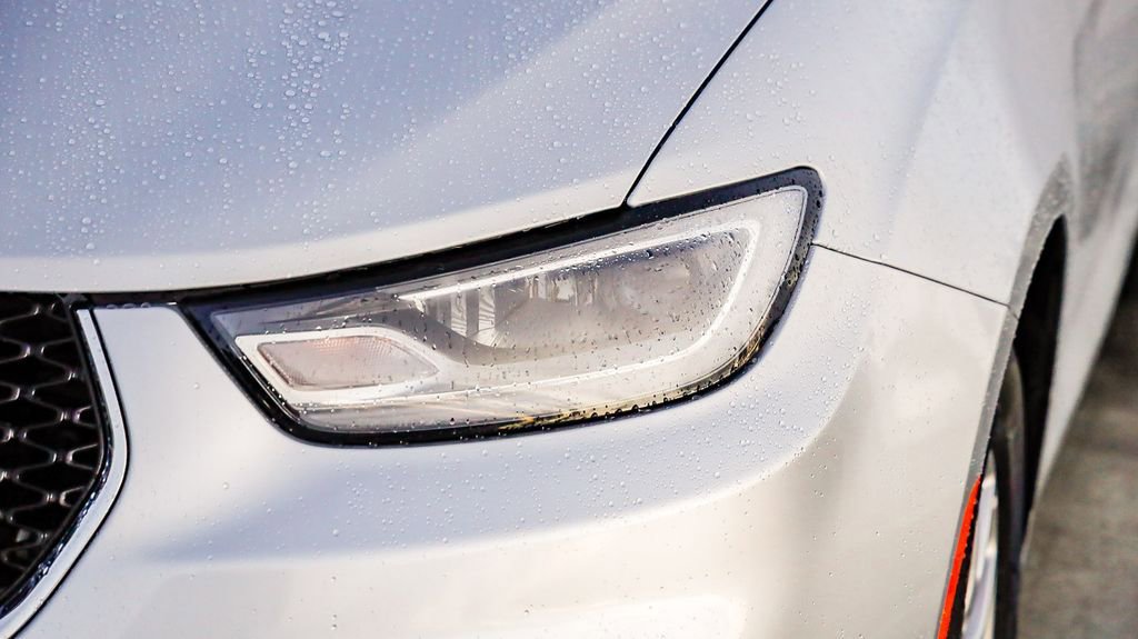 Certified 2024 Chrysler Pacifica Touring-L image 5