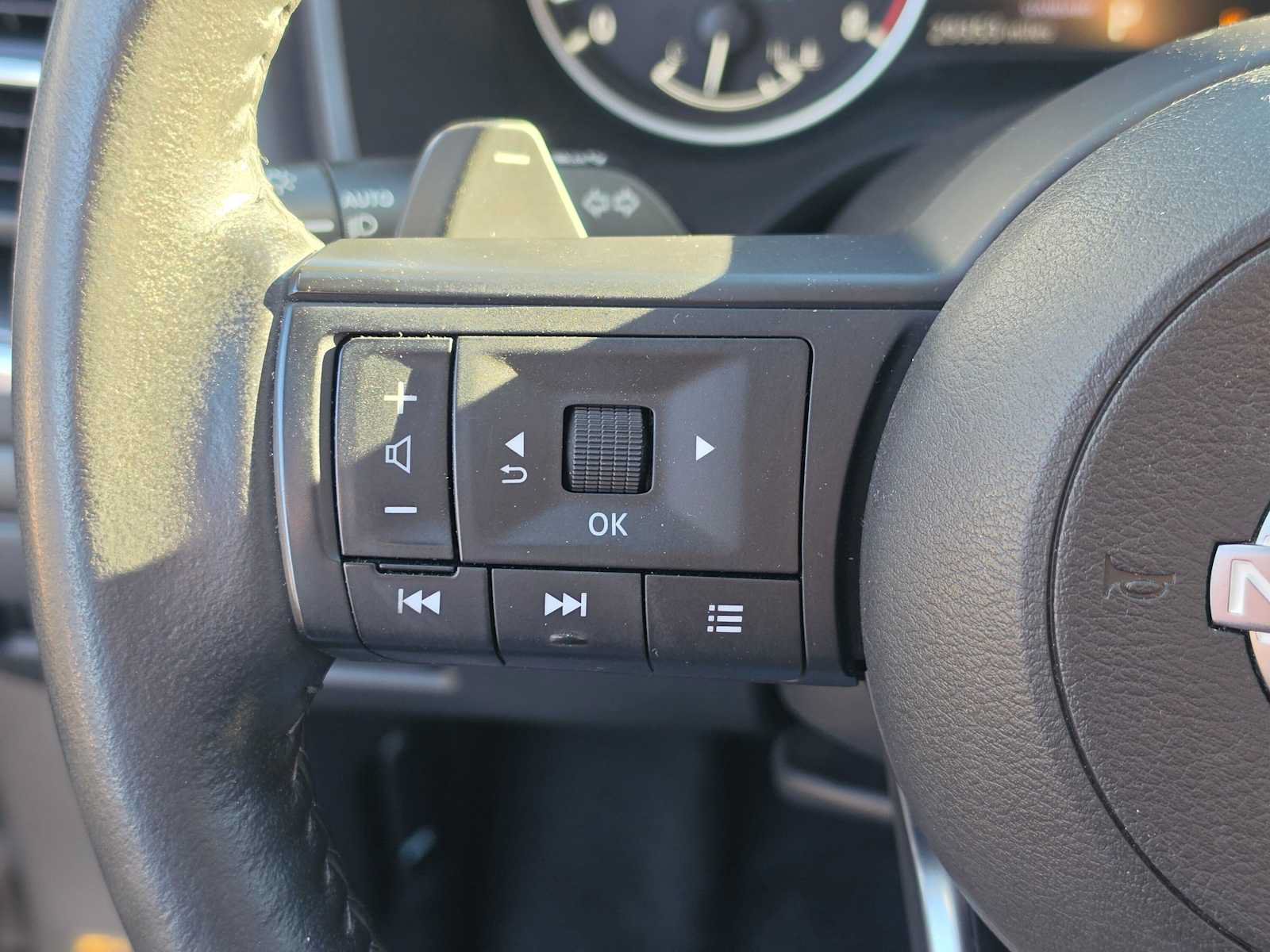 Used 2024 Nissan Rogue SV w/ SV Premium Package FWD image 28