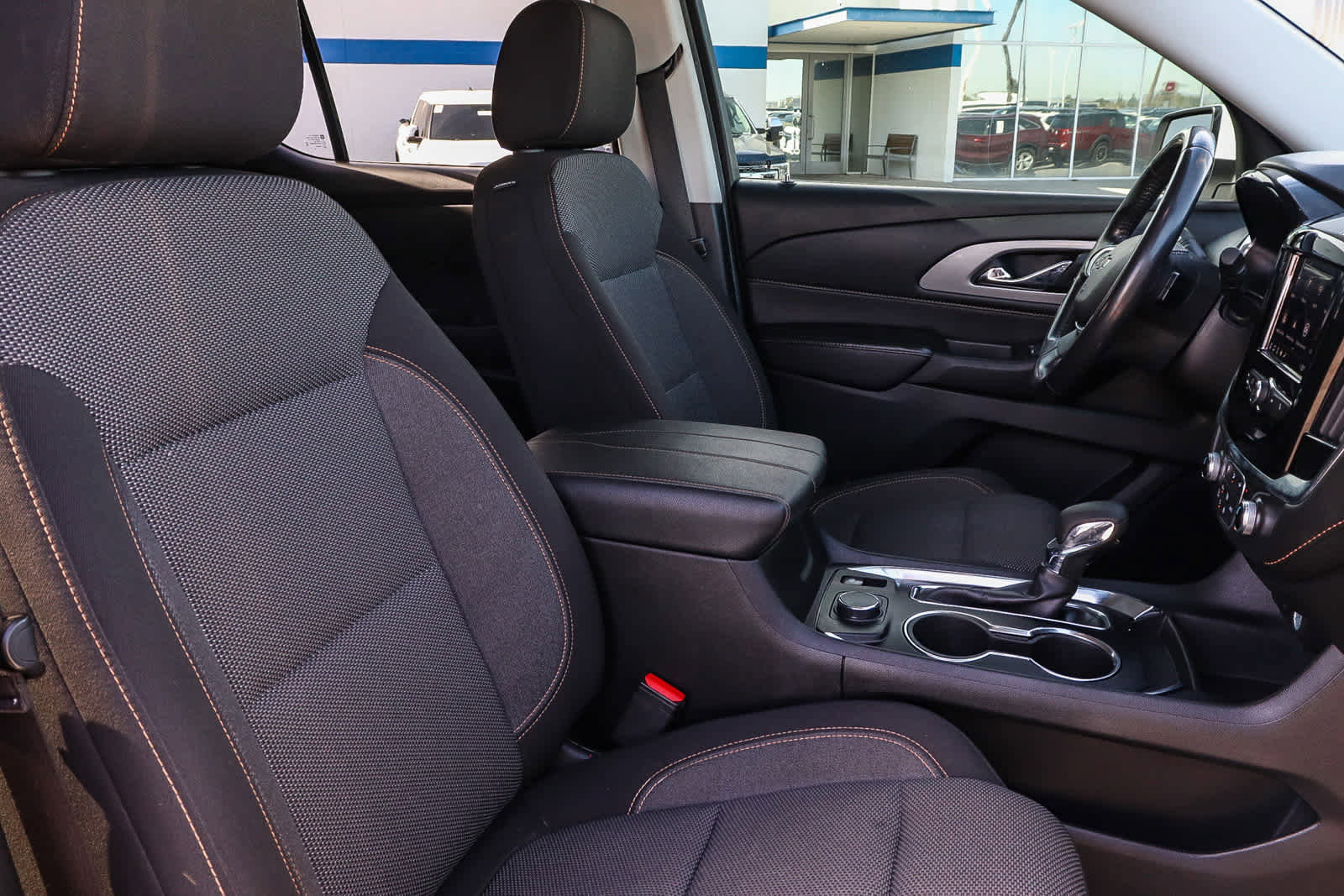 Used 2021 Chevrolet Traverse LT image 21