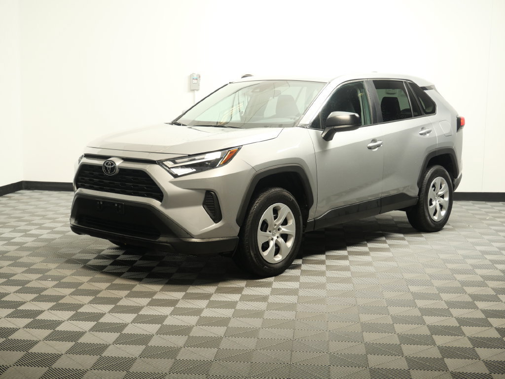 Used 2025 Toyota RAV4 LE AWD/4WD image 4