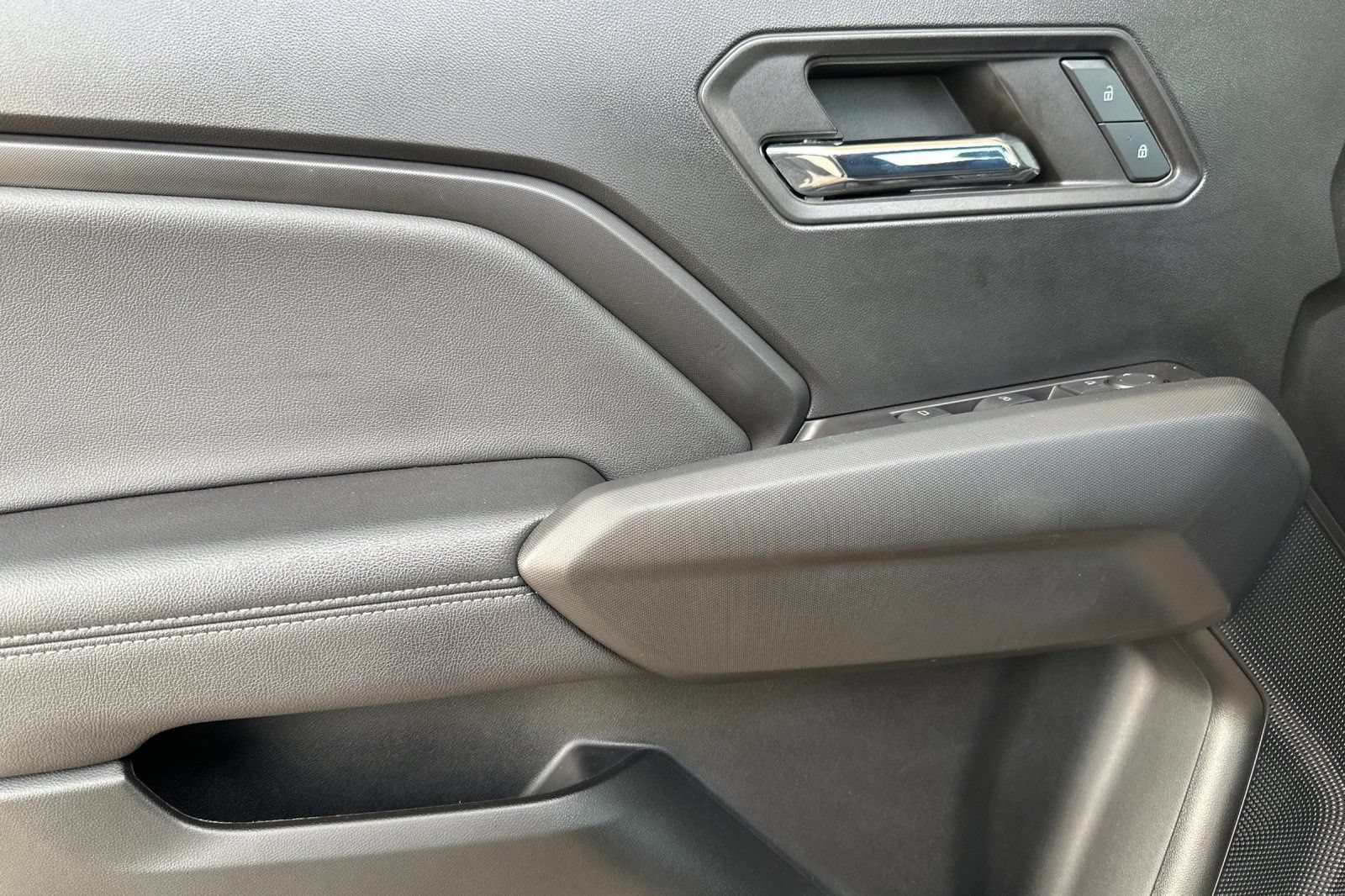 Certified 2024 GMC Canyon Elevation RWD image 3