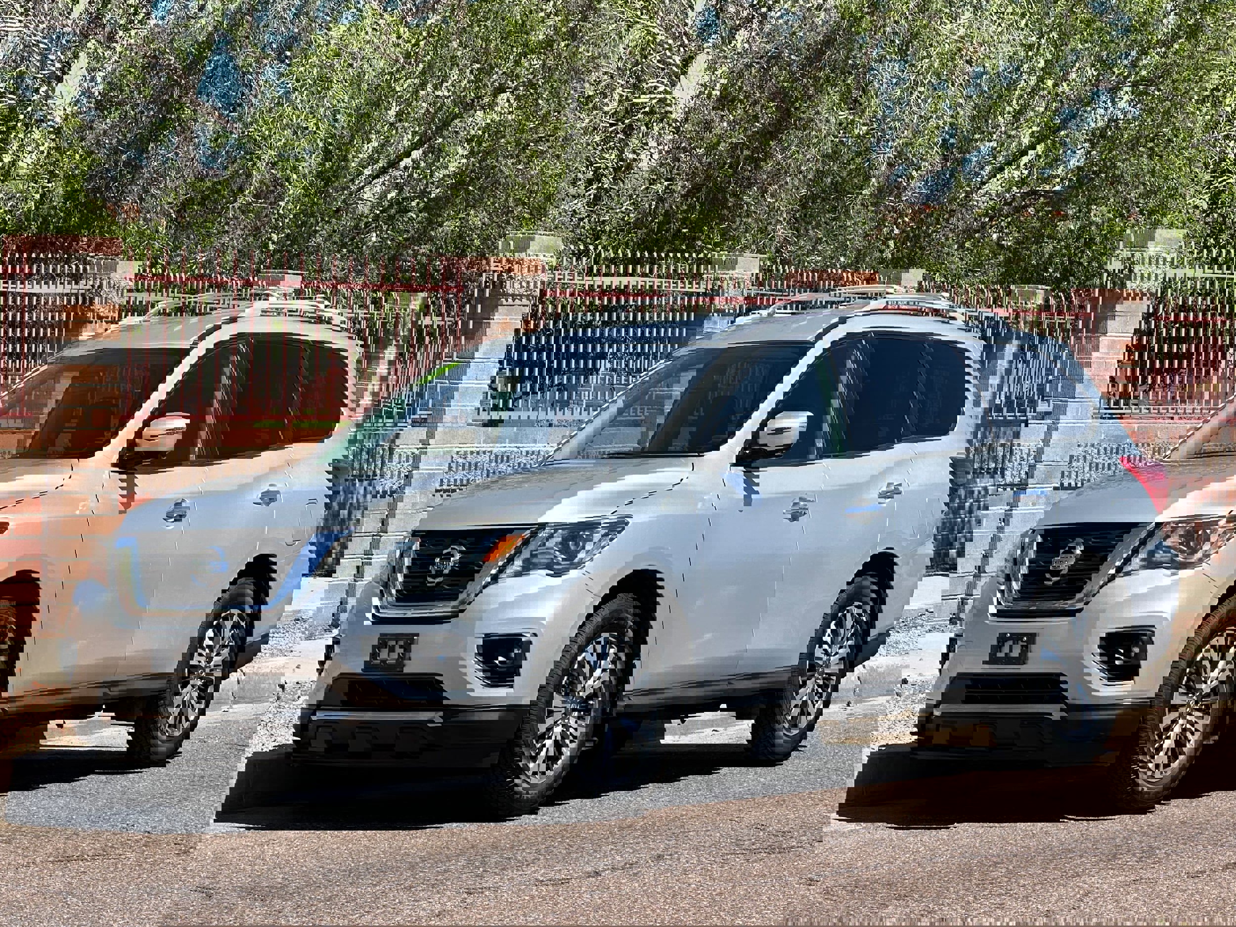 Used 2017 Nissan Pathfinder SL