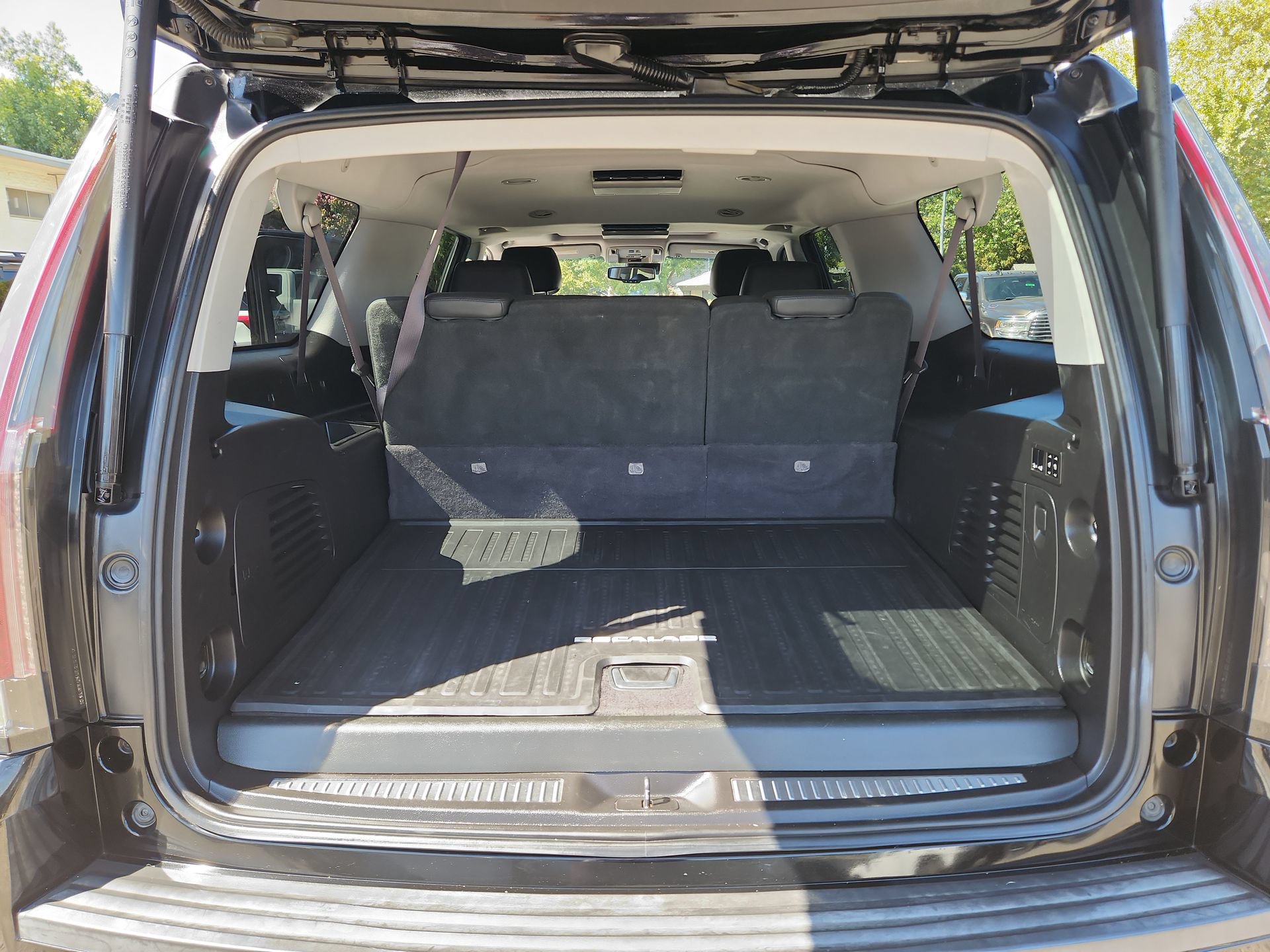 Used 2016 Cadillac Escalade ESV Premium AWD/4WD image 19