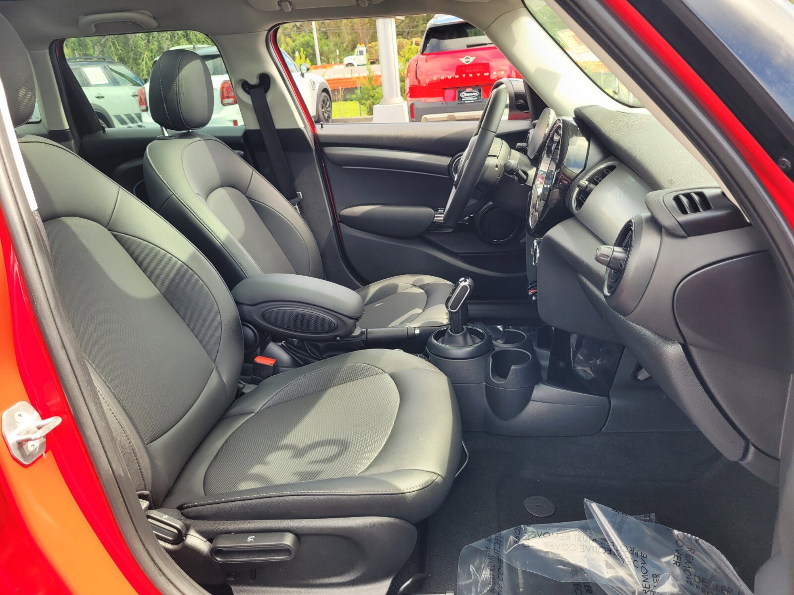 Used 2023 MINI Cooper 4-Door Hardtop image 17