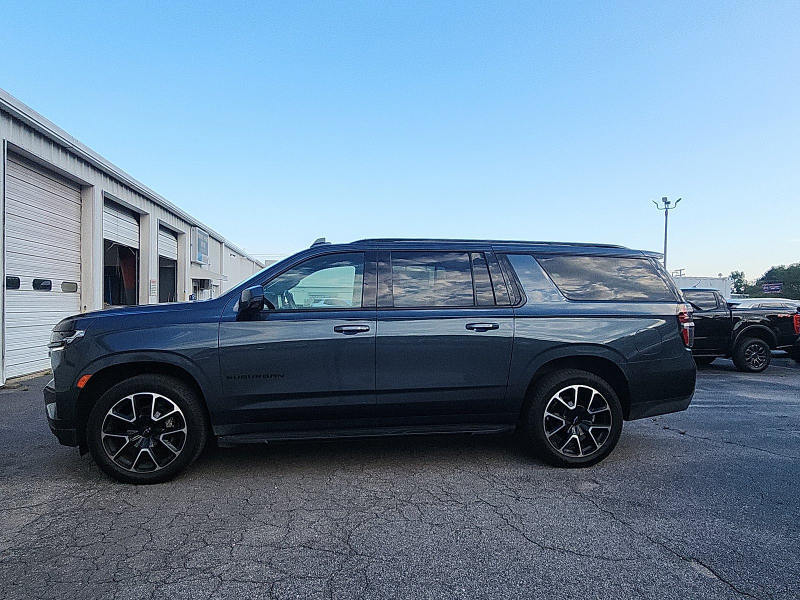Used 2021 Chevrolet Suburban RST w/ Luxury Package AWD/4WD image 2