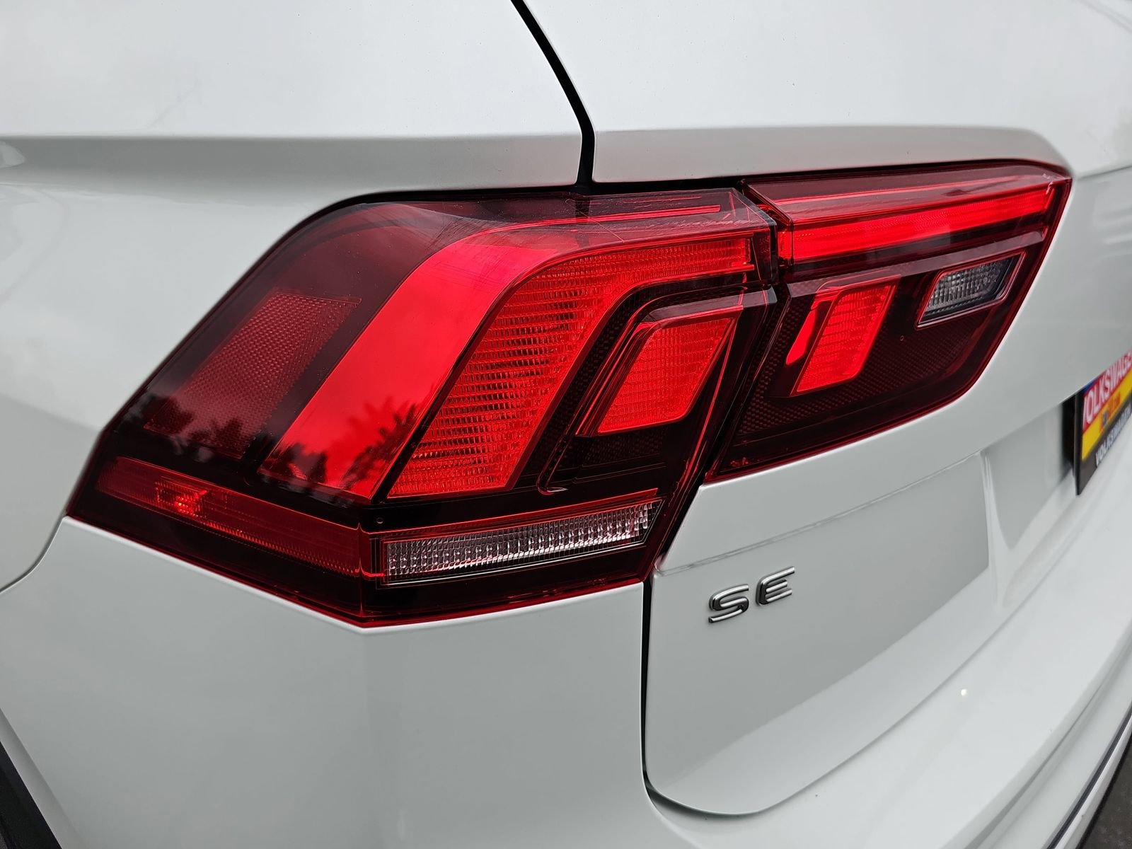 Used 2022 Volkswagen Tiguan SE R-Line image 35