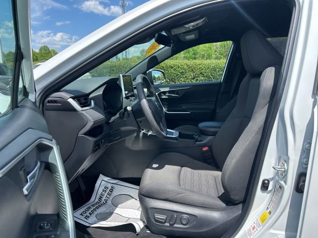 Used 2023 Toyota RAV4 SE image 17