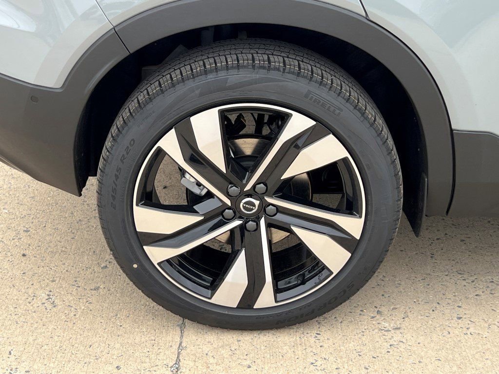 New 2026 Volvo XC40 B5 Ultra w/ Protection Package Premier image 6