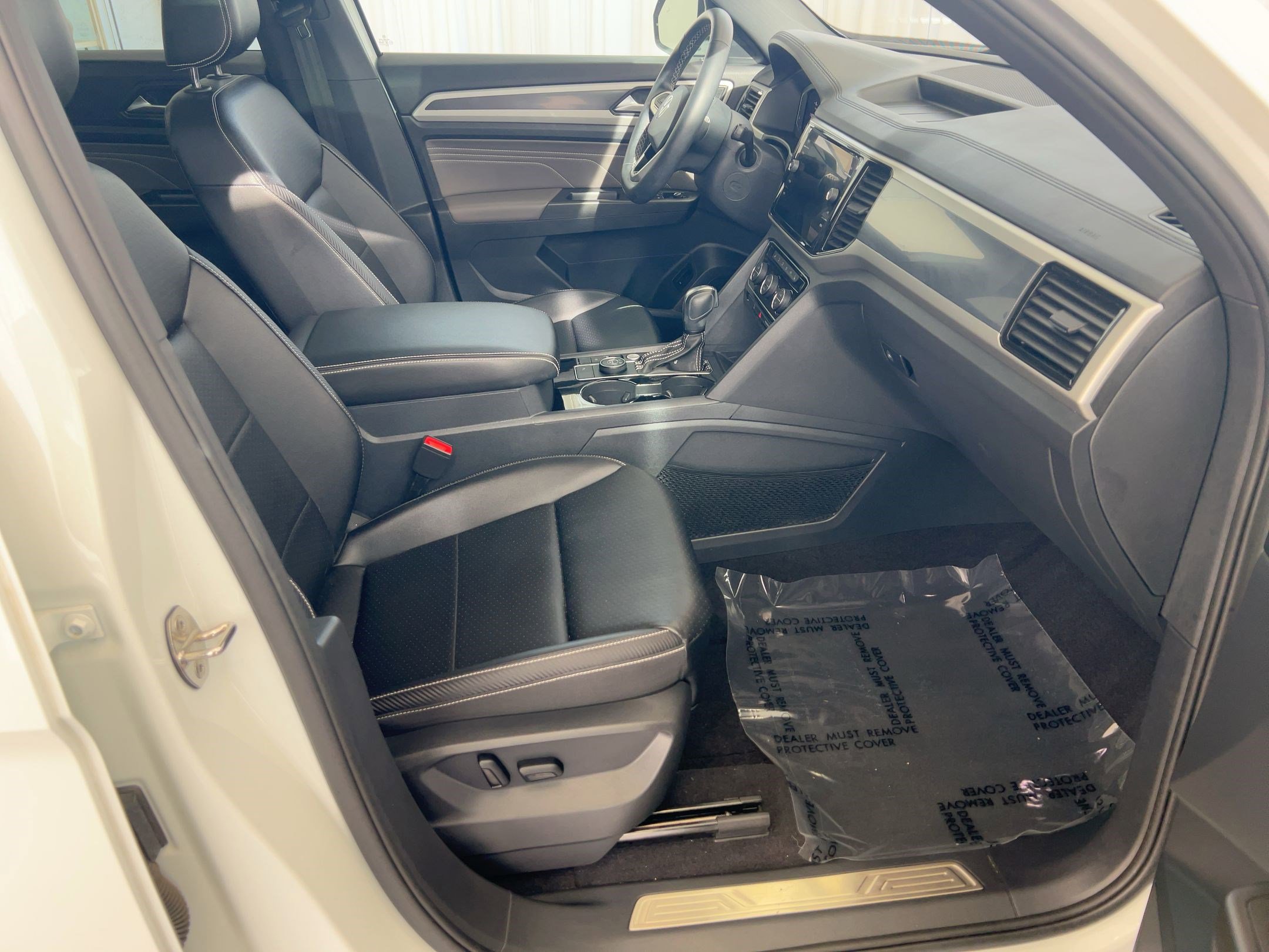 Used 2022 Volkswagen Atlas Cross Sport SEL image 30