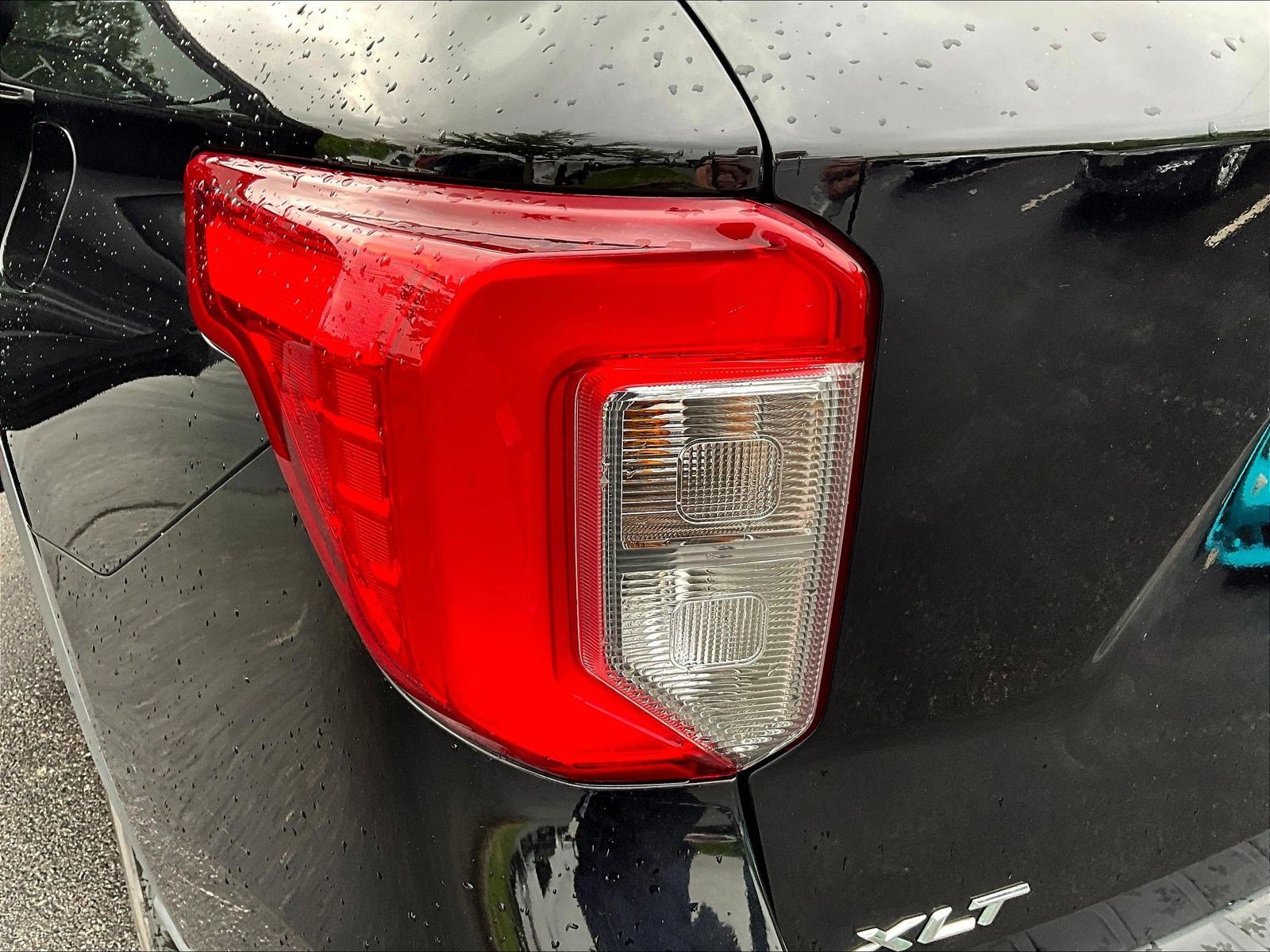 Used 2020 Ford Explorer XLT w/ Equipment Group 202A AWD/4WD image 23