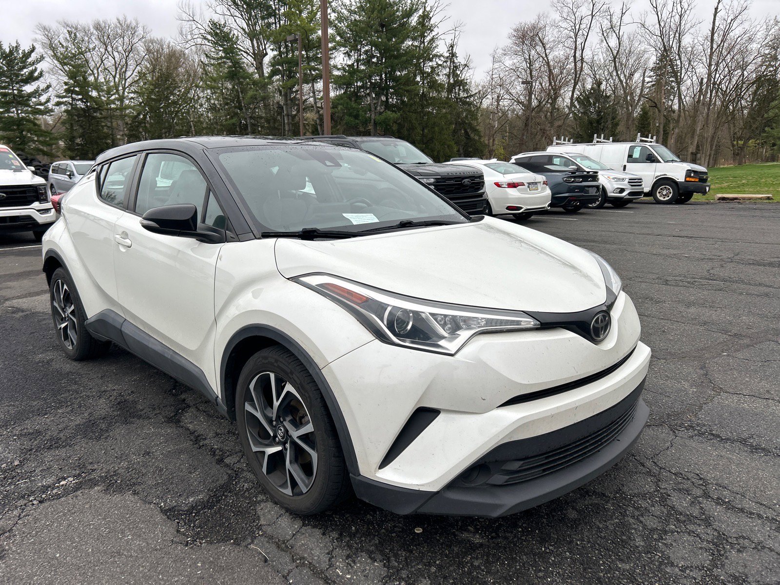 Used 2019 Toyota C-HR XLE image 3