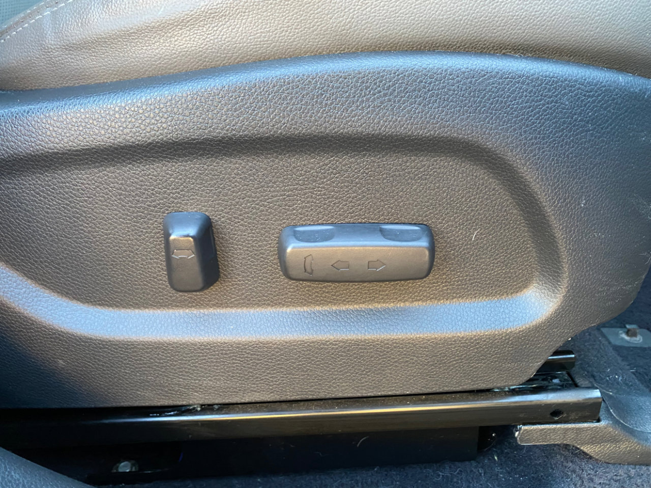 Used 2017 Hyundai Santa Fe SE Ultimate 3.3L Auto w/ SE Ultimate Tech Package 03 image 55