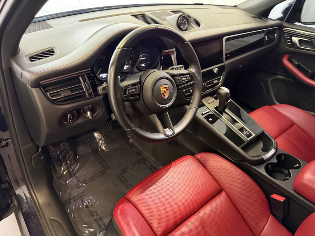 Certified 2023 Porsche Macan AWD/4WD image 4