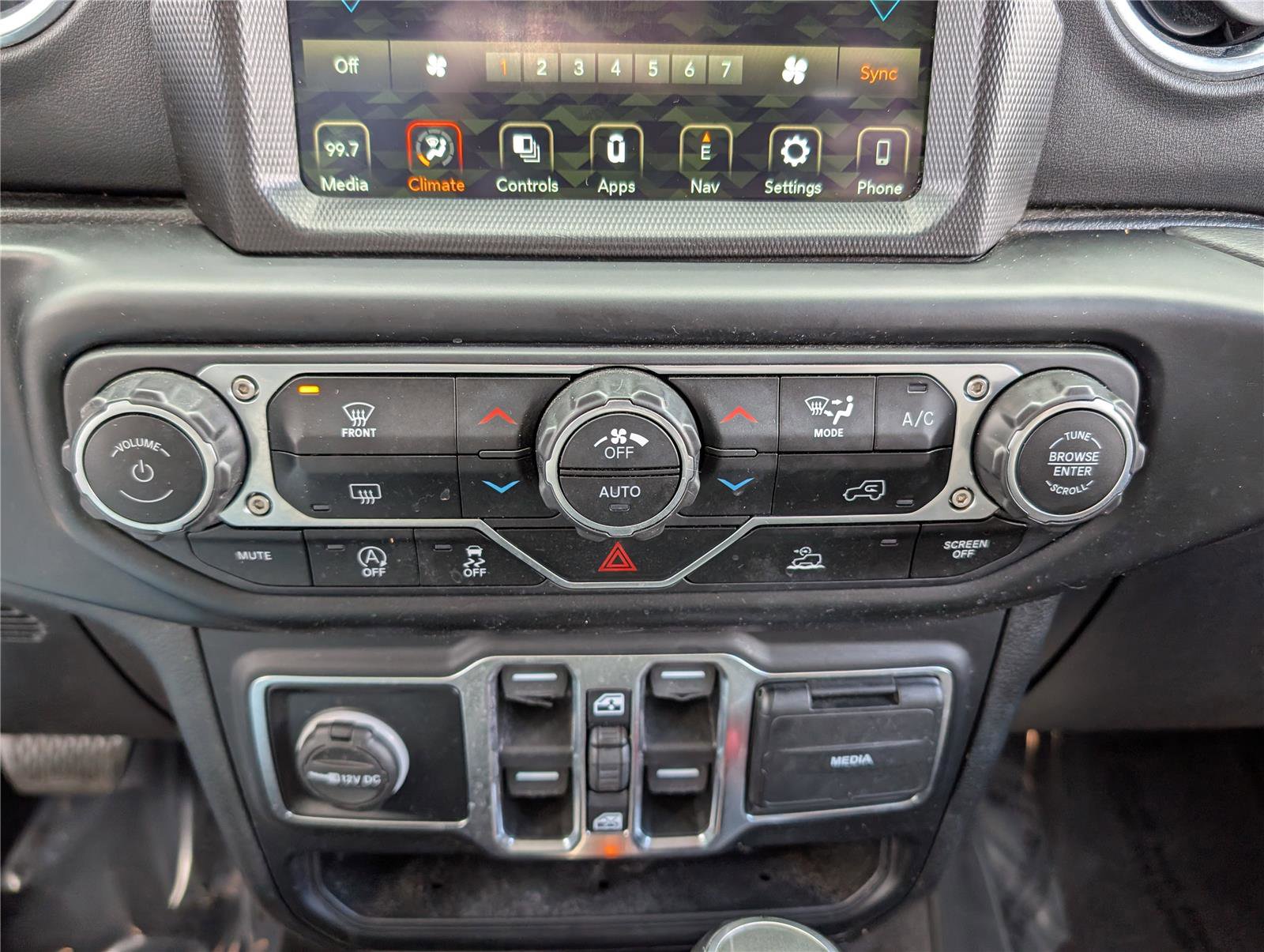 Used 2022 Jeep Gladiator Overland w/ Popular Equipment Package AWD/4WD image 25