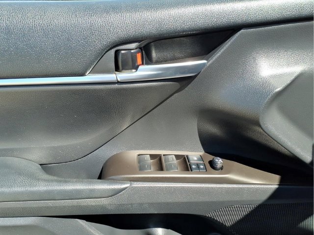 Used 2021 Toyota Camry SE FWD image 11