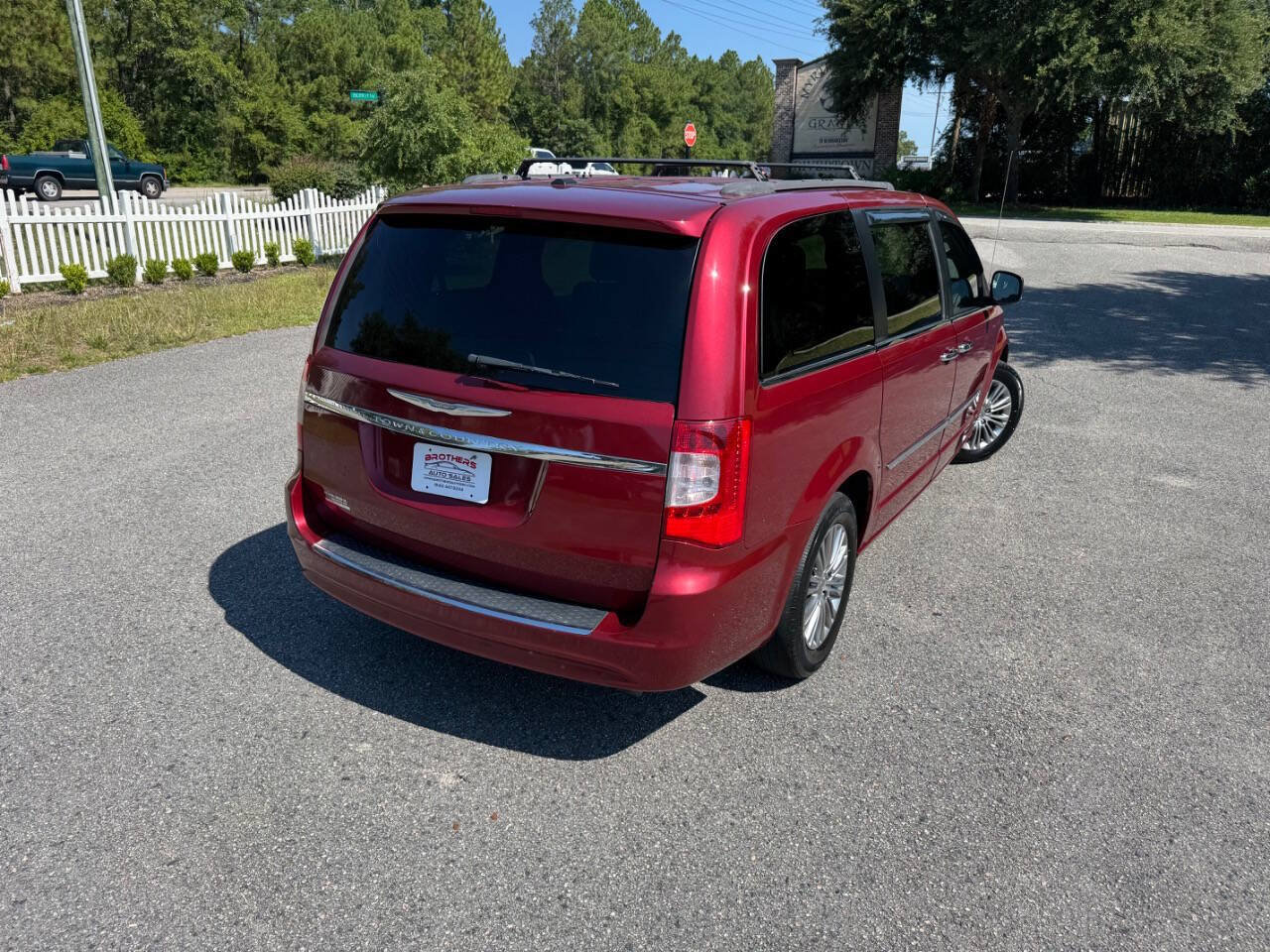 Used 2013 Chrysler Town & Country Touring-L w/ Entertainment Group #2 FWD image 6