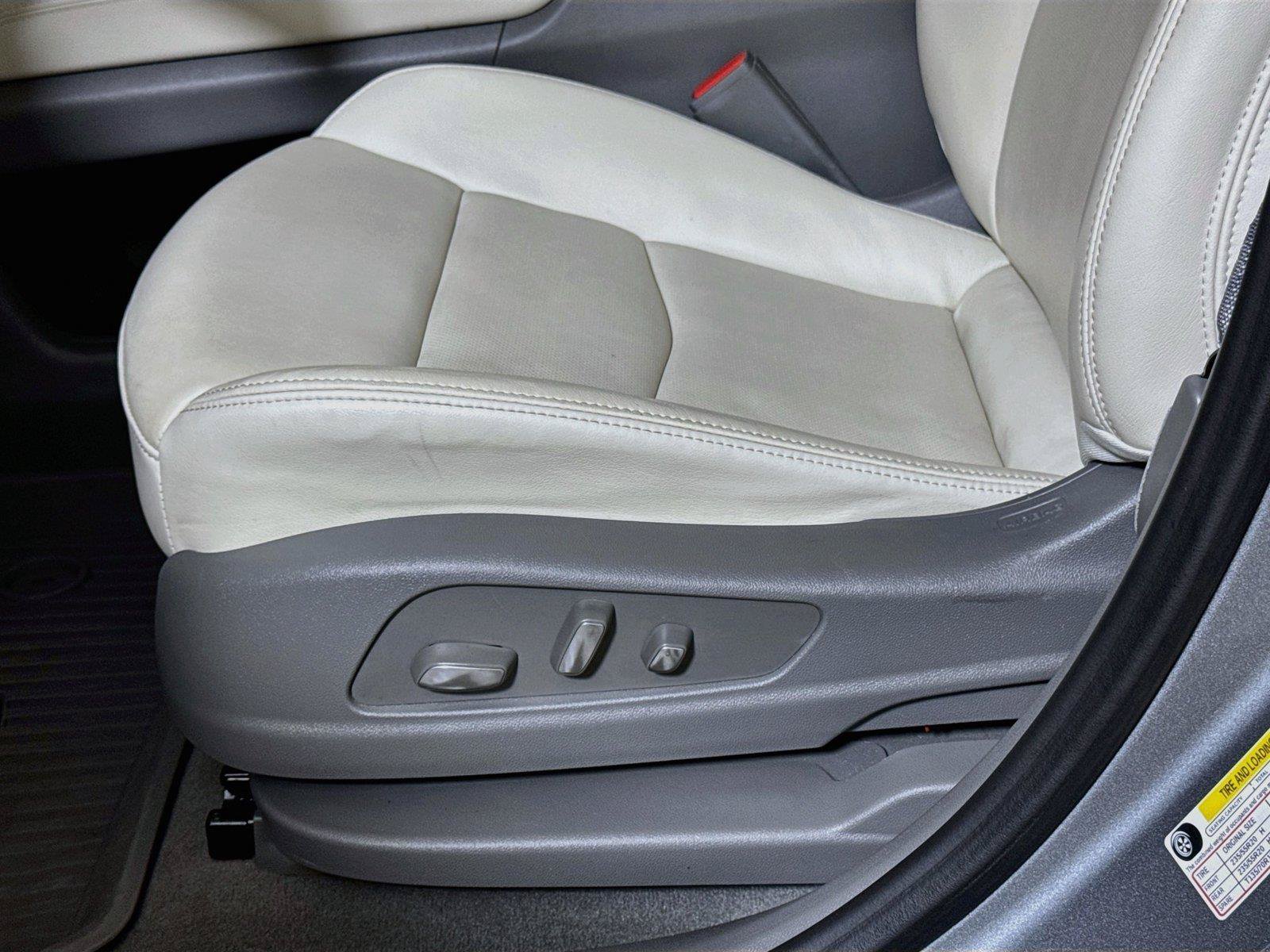 Used 2024 Cadillac XT6 Premium Luxury w/ Technology Package FWD image 18