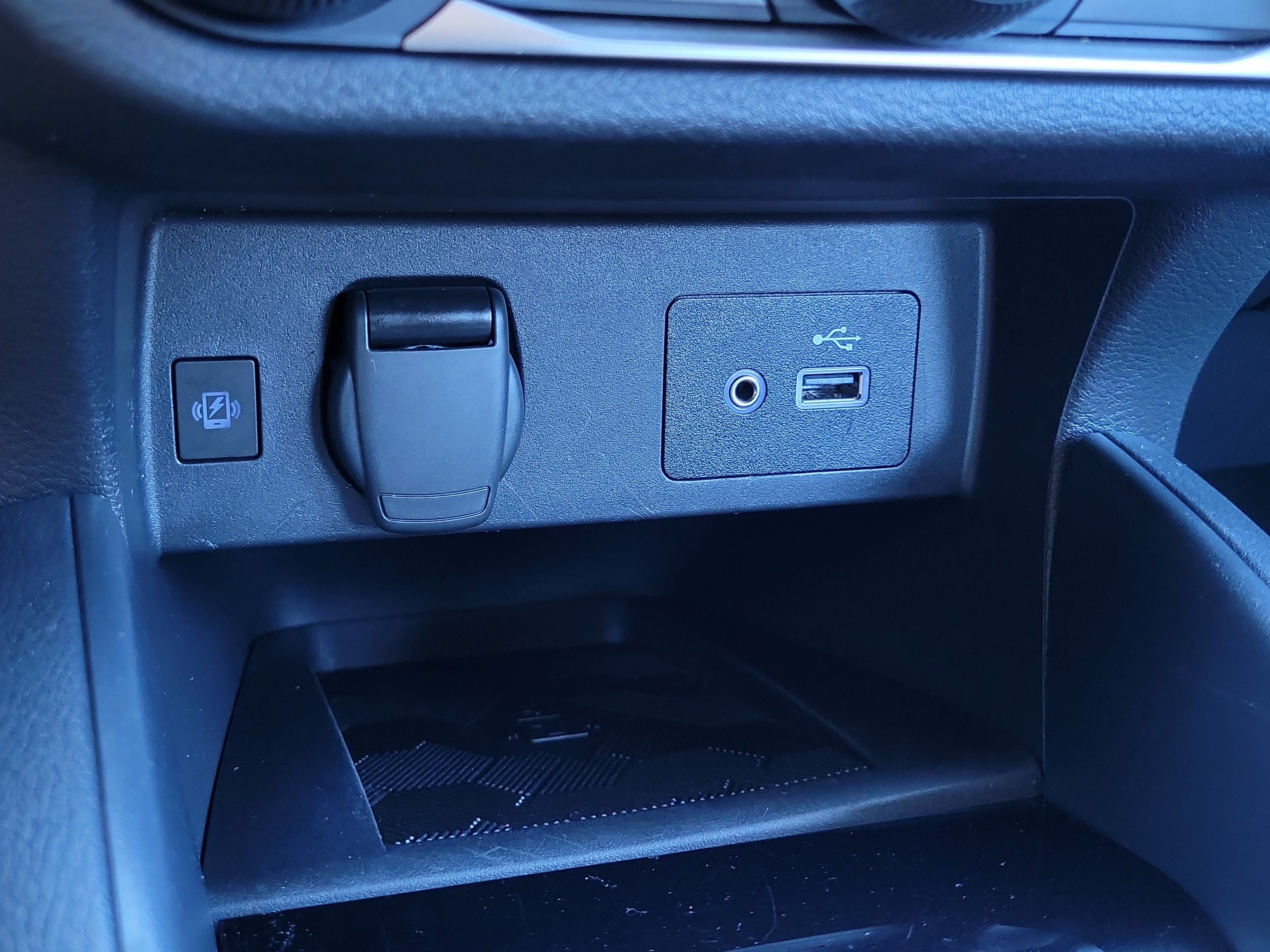 Certified 2025 Nissan Versa SV FWD image 27