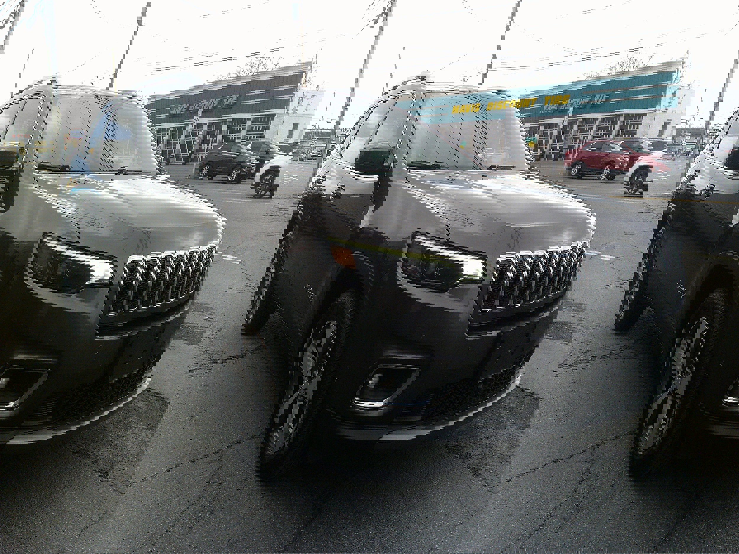 Used 2019 Jeep Cherokee Limited w/ Luxury Group image 7