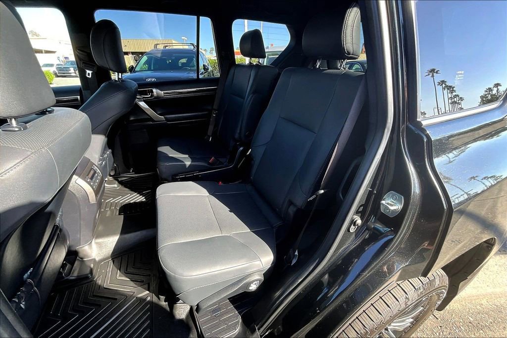 Used 2023 Lexus GX 460 Premium w/ Accessory Package image 15