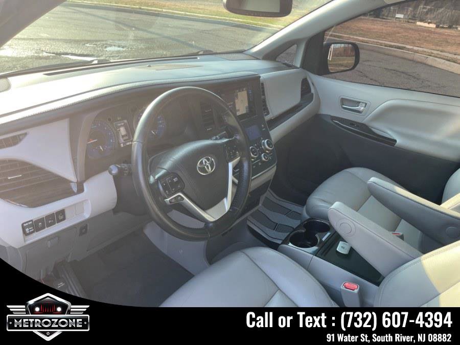Used 2016 Toyota Sienna AWD image 15