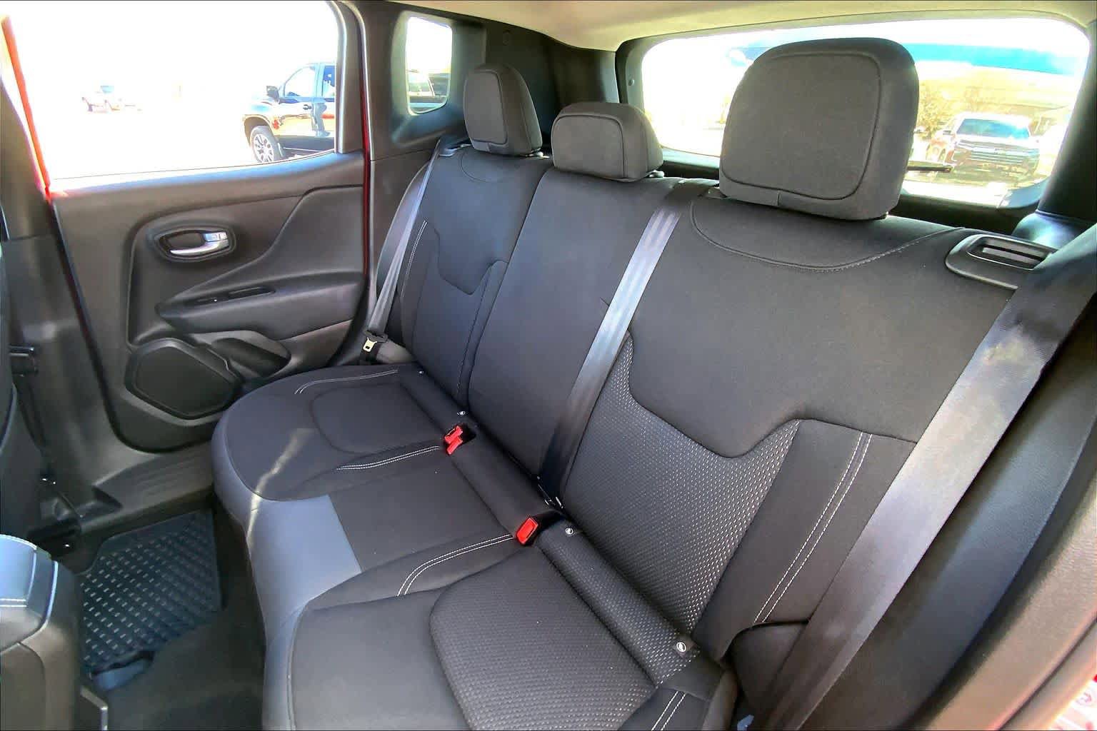 Used 2023 Jeep Renegade Latitude w/ Premium Group image 42