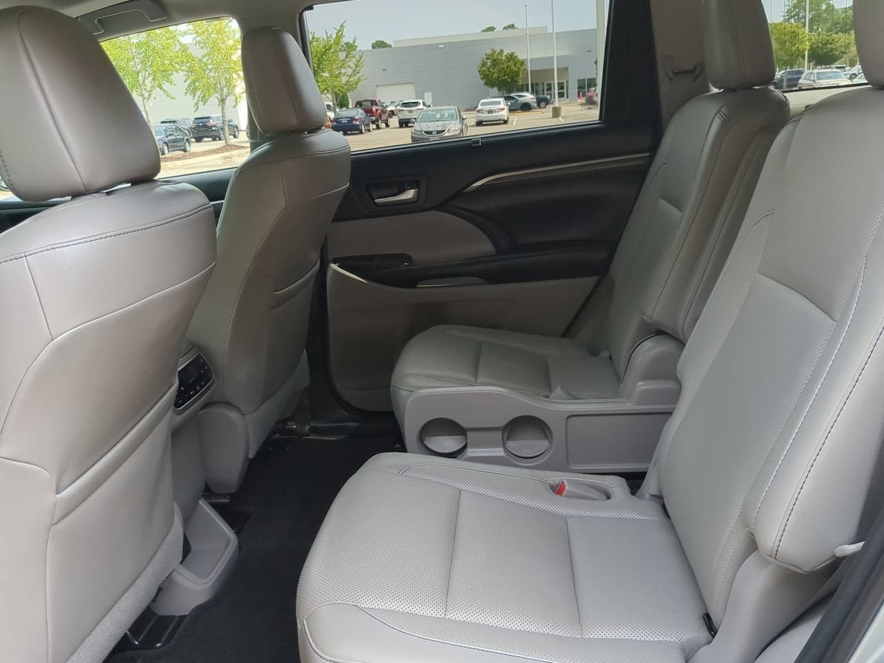 Used 2018 Toyota Highlander Limited Platinum AWD/4WD image 13