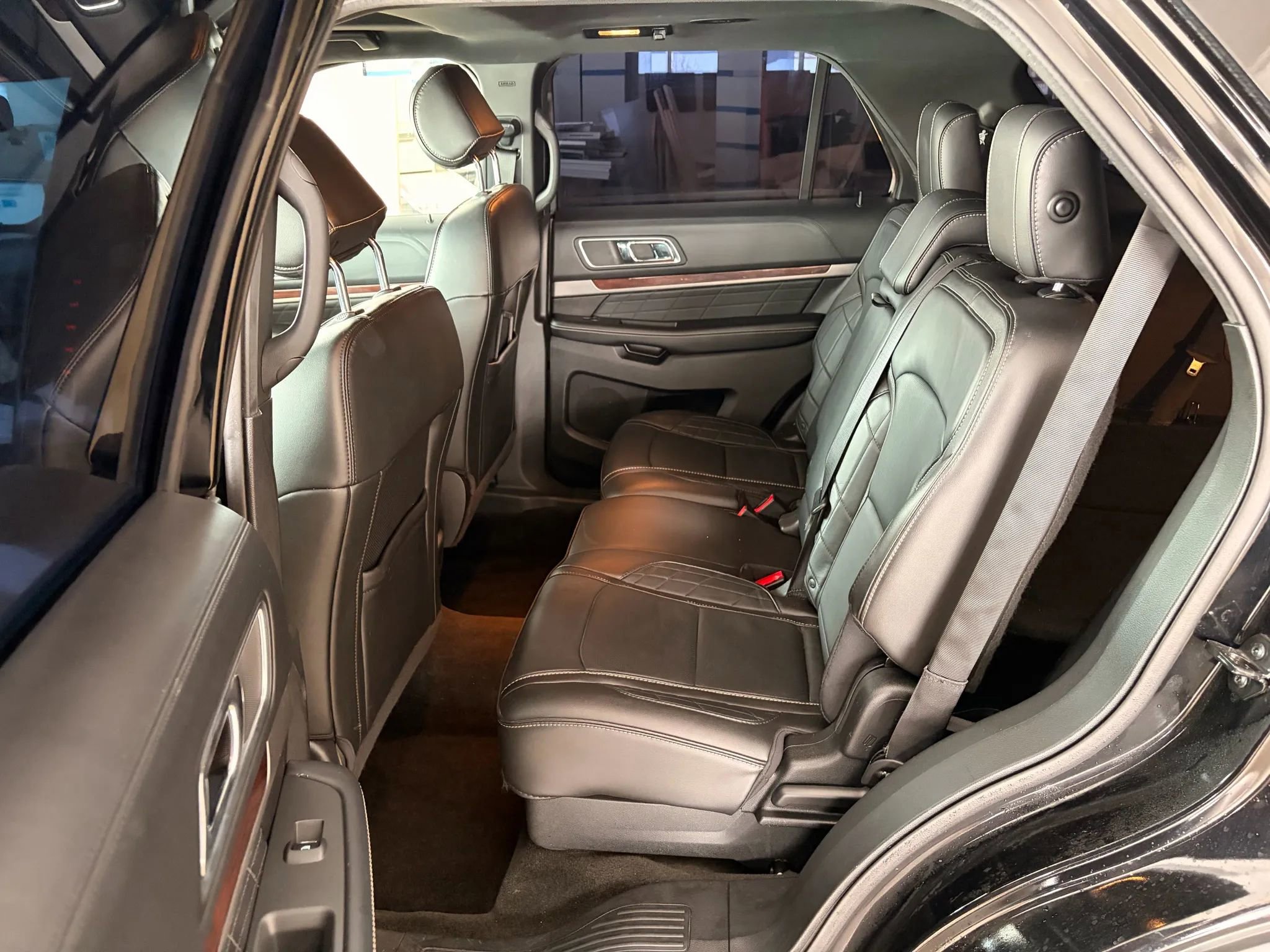 Used 2017 Ford Explorer Platinum image 14