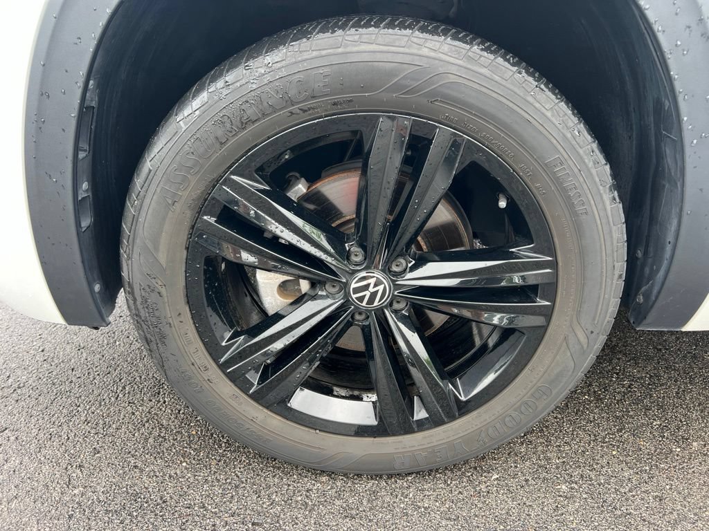 Used 2023 Volkswagen Atlas Cross Sport SEL R-Line AWD/4WD image 7