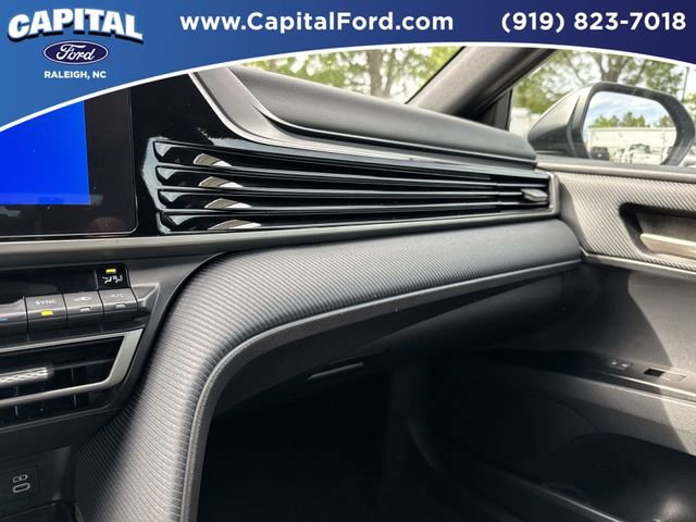 Used 2025 Toyota Camry SE FWD image 27