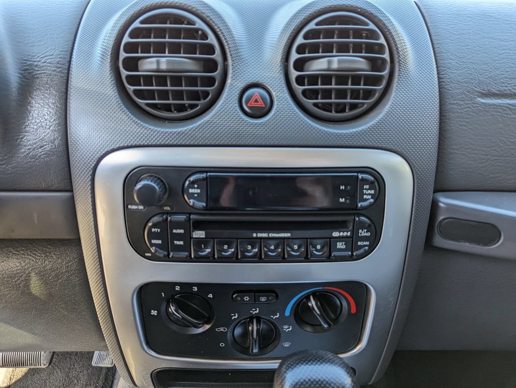 Used 2005 Jeep Liberty Limited AWD/4WD image 20