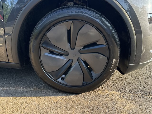 Used 2026 Tesla Model Y 2WD image 14
