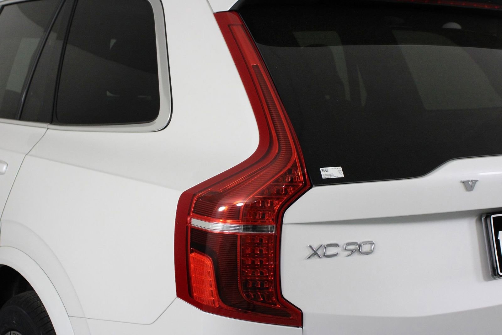 Certified 2024 Volvo XC90 B5 Core w/ Protection Package Premier image 18
