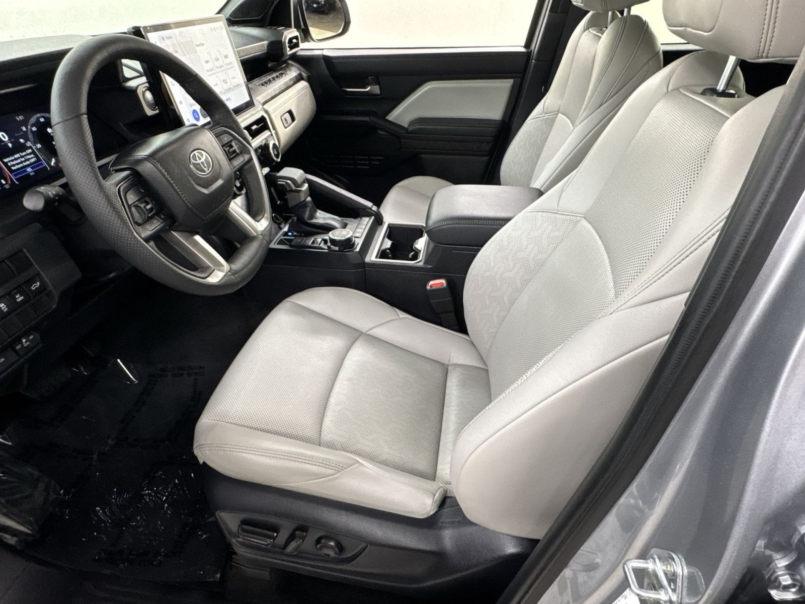 Used 2024 Toyota Tacoma Limited AWD/4WD image 16