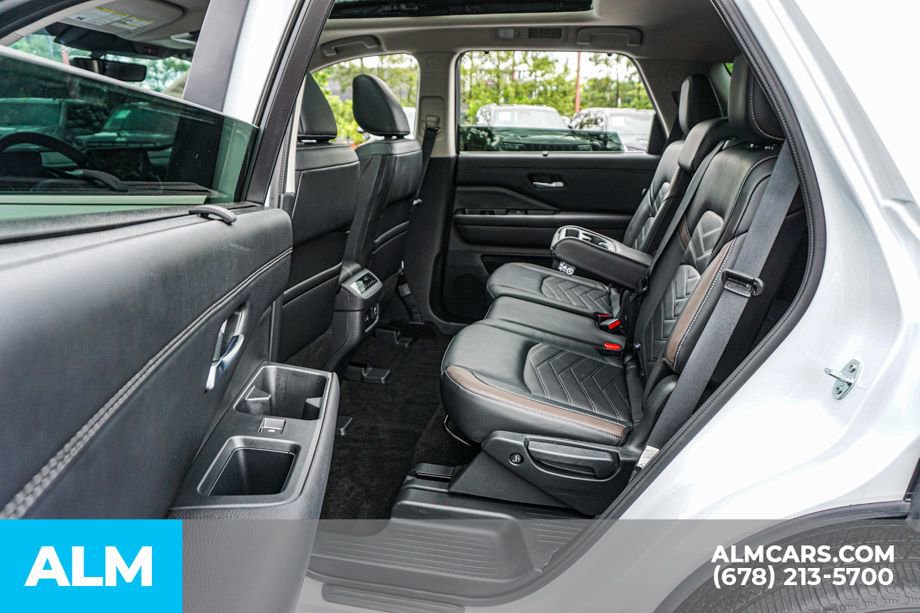 Used 2025 Nissan Pathfinder Platinum w/ Cargo Package AWD/4WD image 21