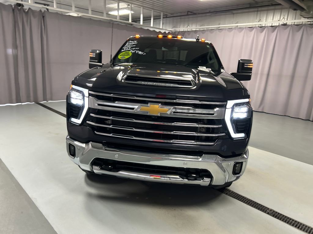 Used 2024 Chevrolet Silverado 3500 LTZ w/ LTZ Convenience Package AWD/4WD image 2