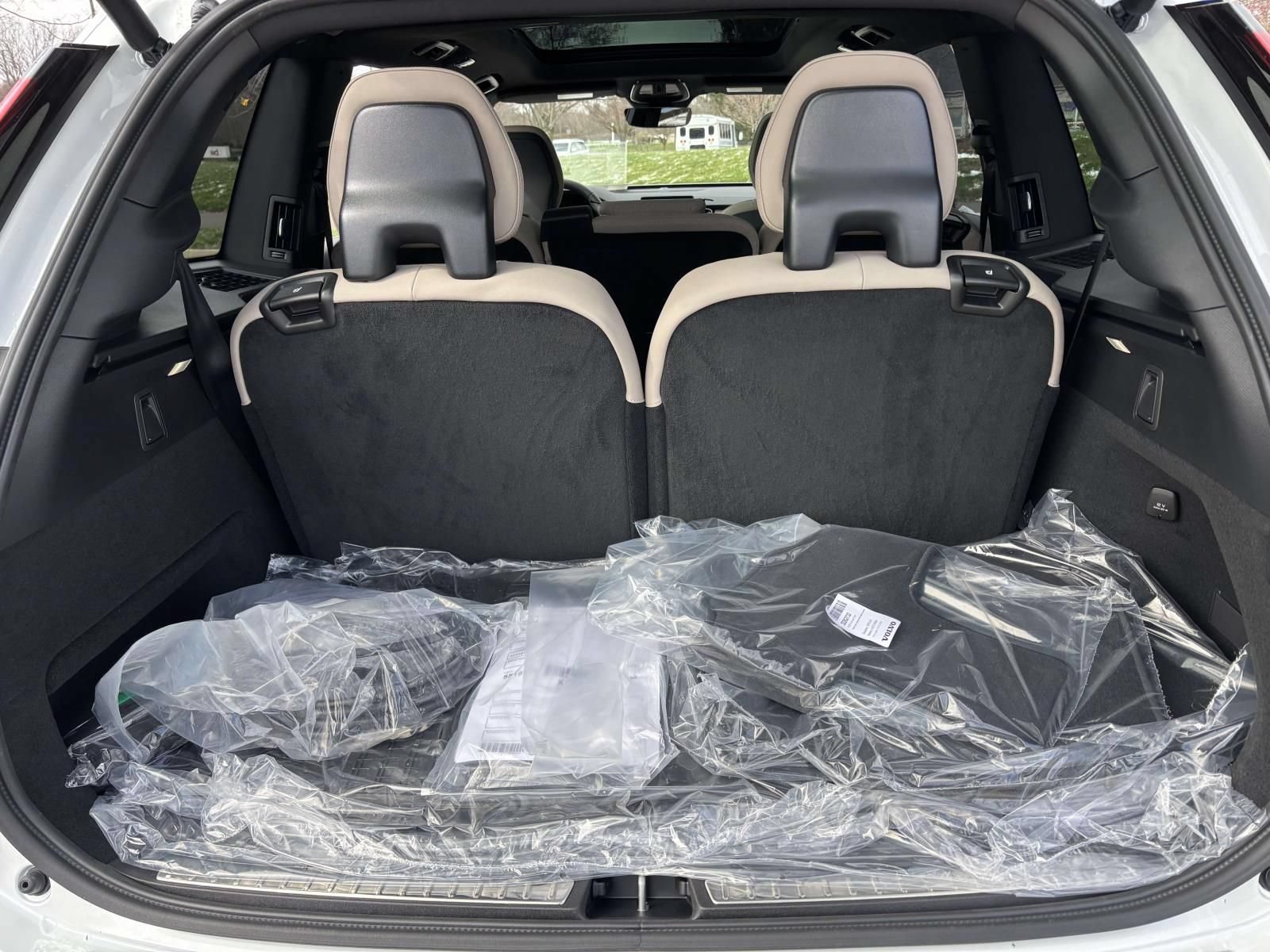 New 2026 Volvo XC90 T8 Plus w/ Protection Package Premier AWD/4WD image 9