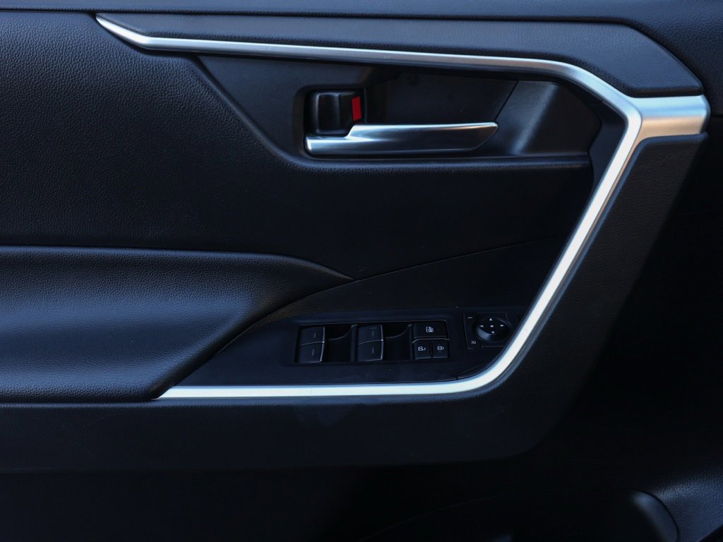 Used 2022 Toyota RAV4 XLE image 24